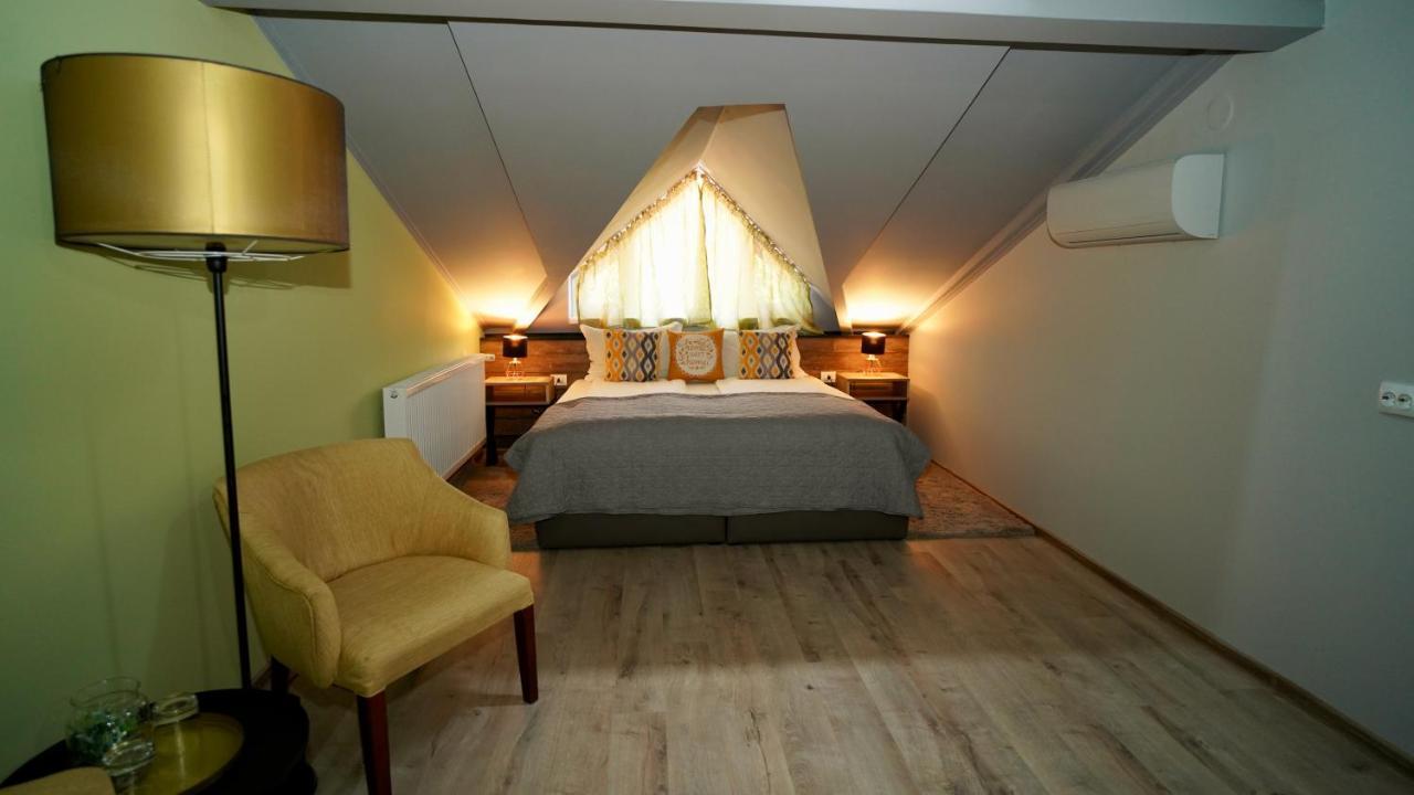 Corvin House Hotel Hunedoara Ngoại thất bức ảnh